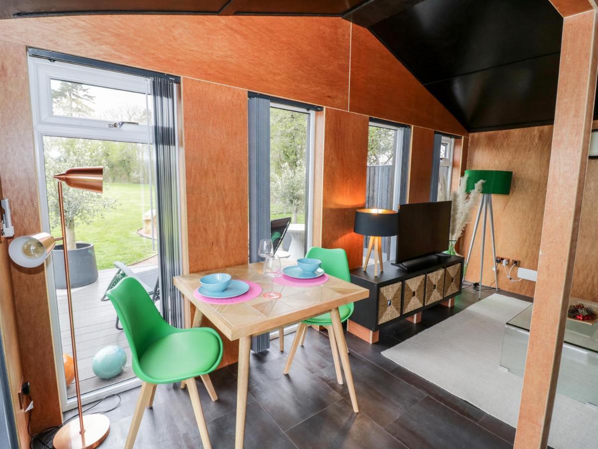 The Tractor Shed Villa Устър Екстериор снимка