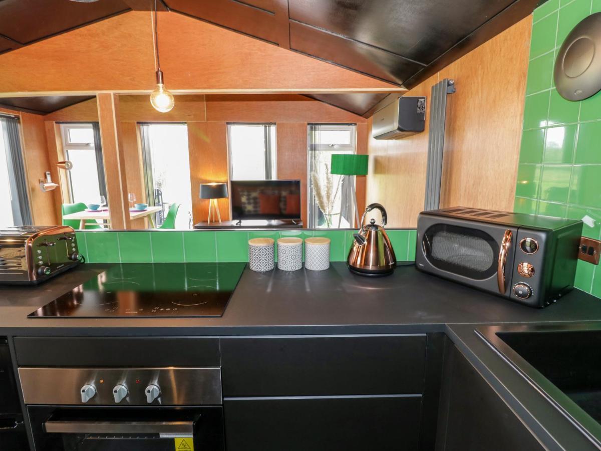 The Tractor Shed Villa Устър Екстериор снимка